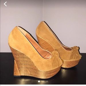 Suede caramel knotted wedge